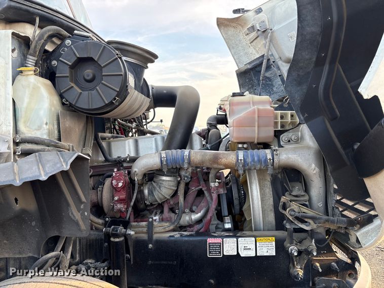 image for item EC8222 2015 Mack CXU612 semi truck