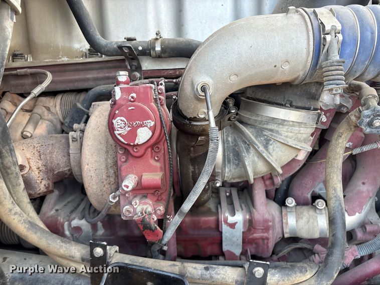 image for item EC8222 2015 Mack CXU612 semi truck