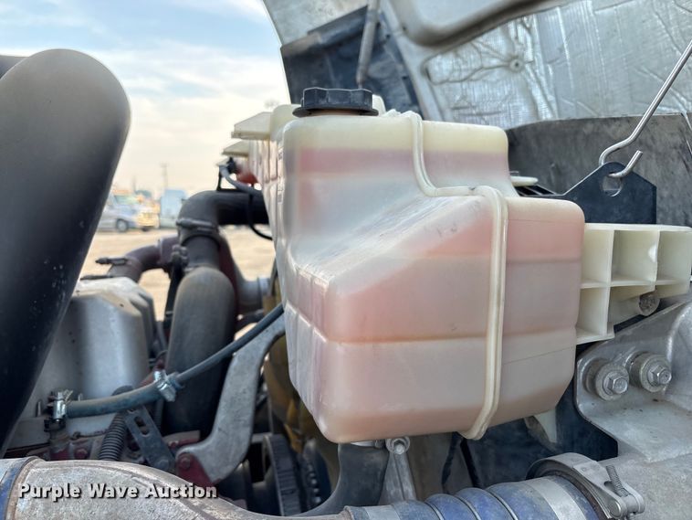 image for item EC8222 2015 Mack CXU612 semi truck