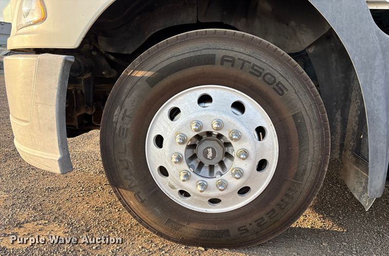 image for item EC8222 2015 Mack CXU612 semi truck