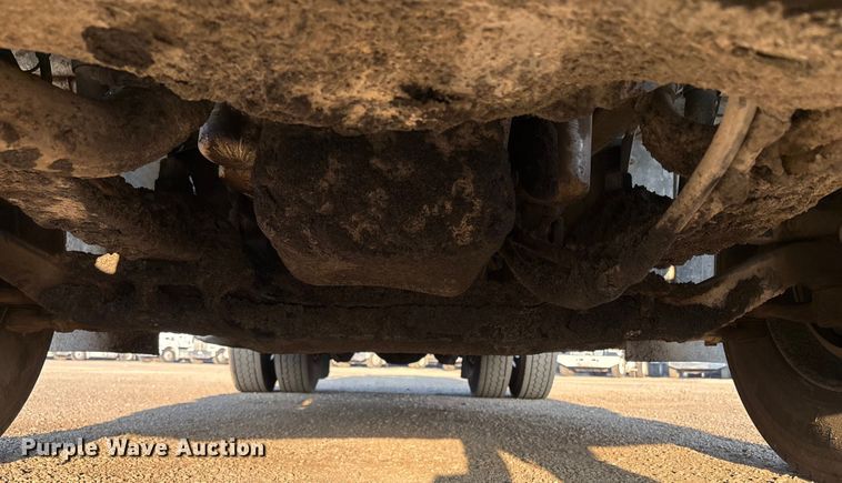 image for item EC8222 2015 Mack CXU612 semi truck