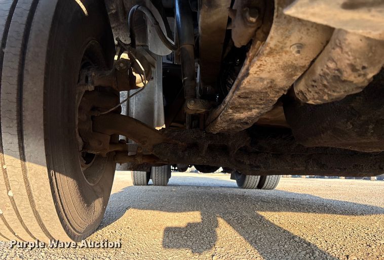 image for item EC8222 2015 Mack CXU612 semi truck