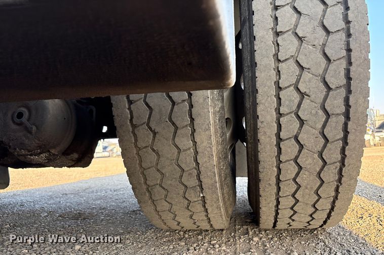 image for item EC8222 2015 Mack CXU612 semi truck