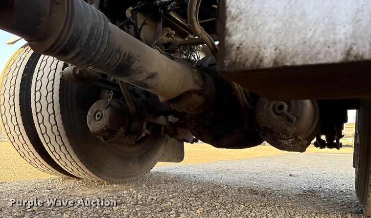 image for item EC8222 2015 Mack CXU612 semi truck