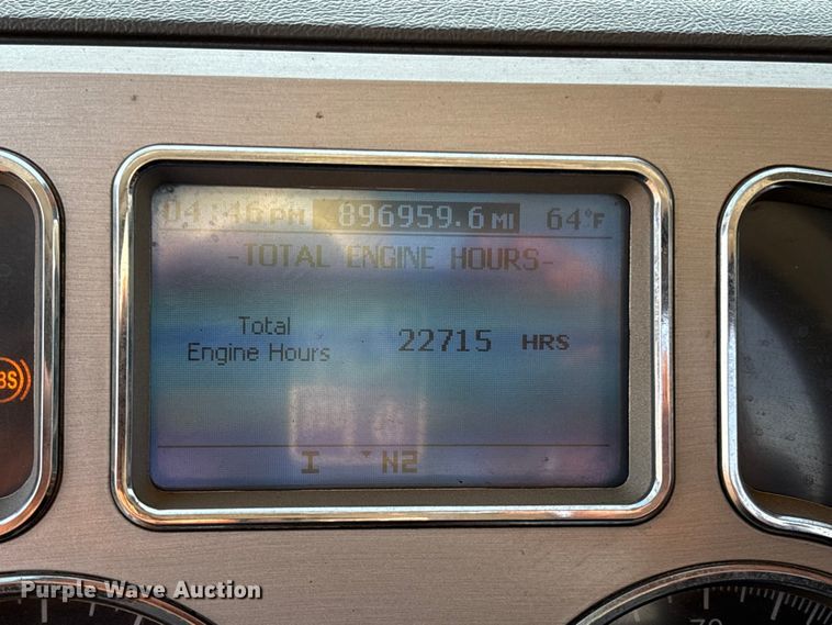 image for item EC8222 2015 Mack CXU612 semi truck