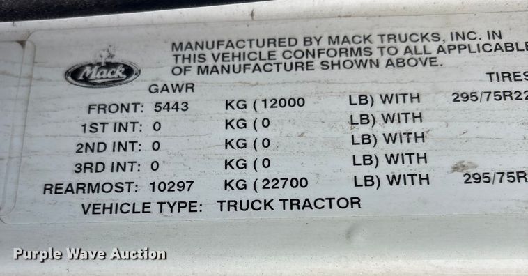 image for item EC8222 2015 Mack CXU612 semi truck