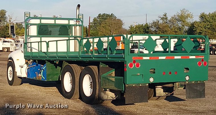 image for item EG1689 2007 Peterbilt 335 flatbed truck