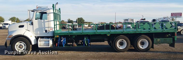 image for item EG1689 2007 Peterbilt 335 flatbed truck