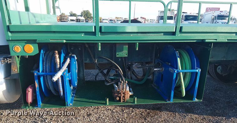 image for item EG1689 2007 Peterbilt 335 flatbed truck