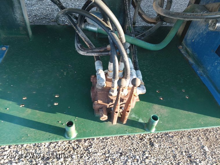 image for item EG1689 2007 Peterbilt 335 flatbed truck