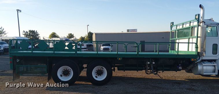 image for item EG1689 2007 Peterbilt 335 flatbed truck