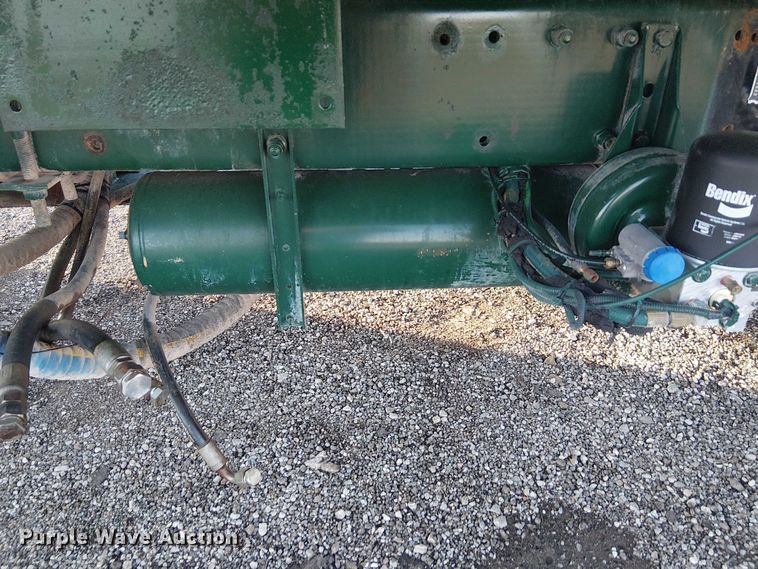 image for item EG1689 2007 Peterbilt 335 flatbed truck