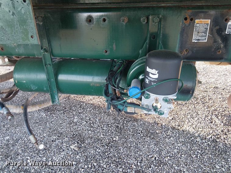 image for item EG1689 2007 Peterbilt 335 flatbed truck