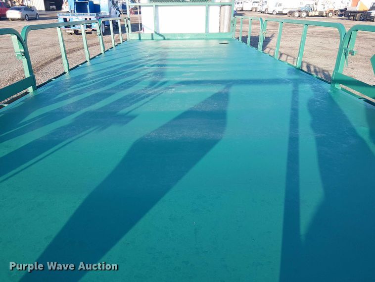 image for item EG1689 2007 Peterbilt 335 flatbed truck