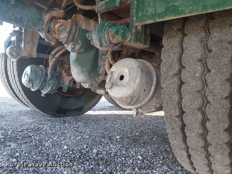 image for item EG1689 2007 Peterbilt 335 flatbed truck