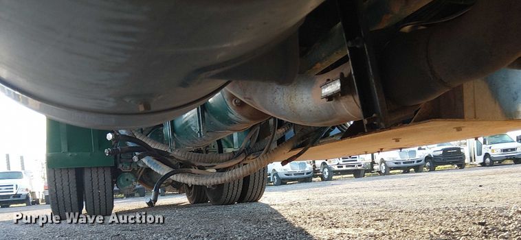 image for item EG1689 2007 Peterbilt 335 flatbed truck