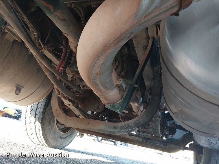 image for item EG1689 2007 Peterbilt 335 flatbed truck