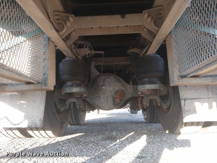 image for item EG1689 2007 Peterbilt 335 flatbed truck