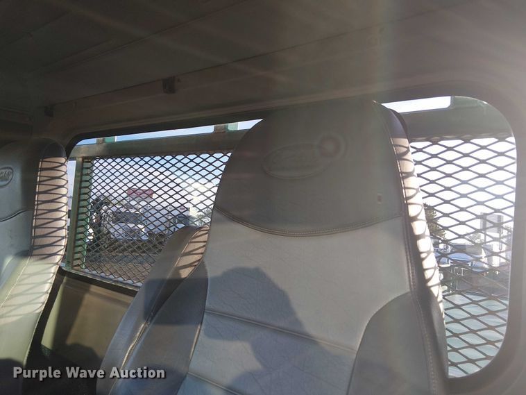 image for item EG1689 2007 Peterbilt 335 flatbed truck