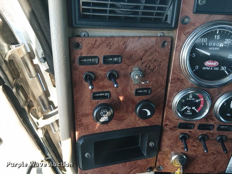 image for item EG1689 2007 Peterbilt 335 flatbed truck