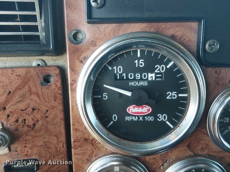 image for item EG1689 2007 Peterbilt 335 flatbed truck