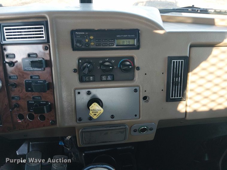 image for item EG1689 2007 Peterbilt 335 flatbed truck