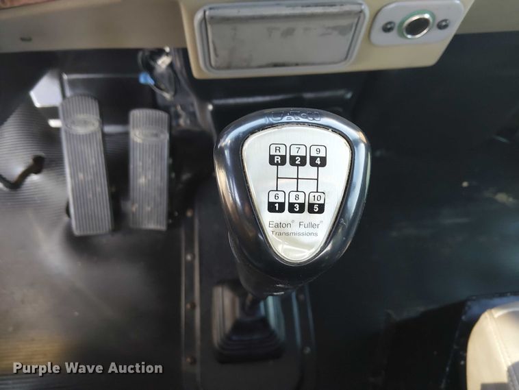 image for item EG1689 2007 Peterbilt 335 flatbed truck