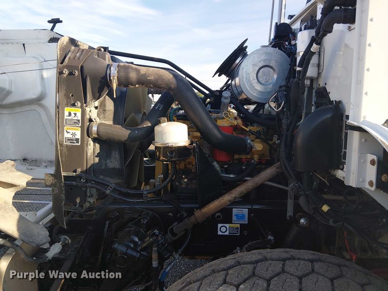 image for item EG1689 2007 Peterbilt 335 flatbed truck