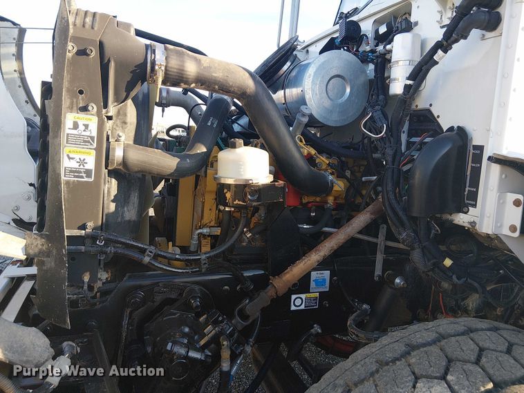 image for item EG1689 2007 Peterbilt 335 flatbed truck