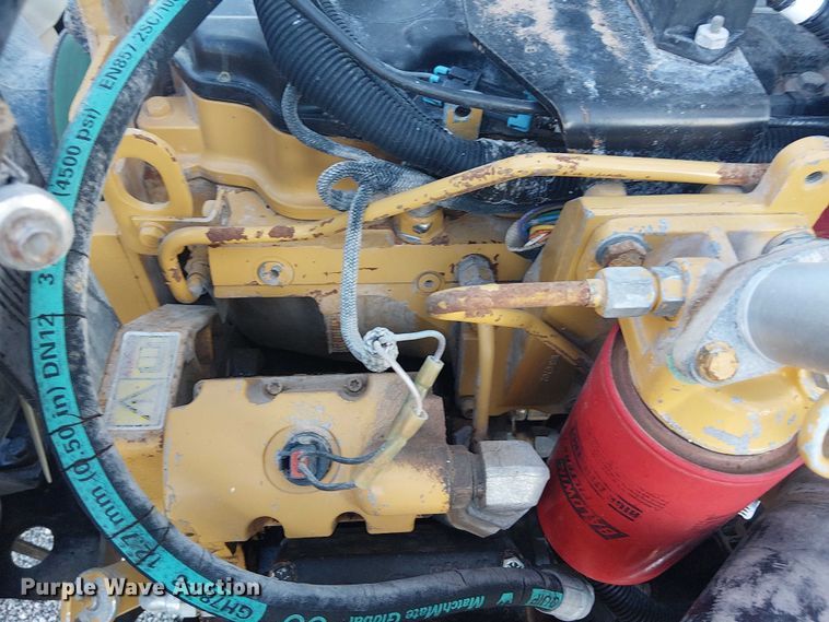 image for item EG1689 2007 Peterbilt 335 flatbed truck