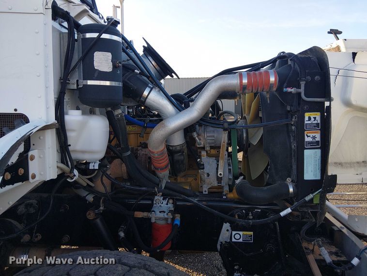 image for item EG1689 2007 Peterbilt 335 flatbed truck