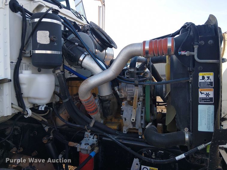 image for item EG1689 2007 Peterbilt 335 flatbed truck