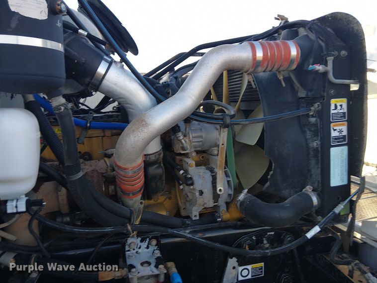 image for item EG1689 2007 Peterbilt 335 flatbed truck