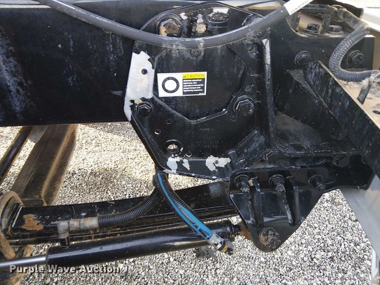 image for item EG1689 2007 Peterbilt 335 flatbed truck