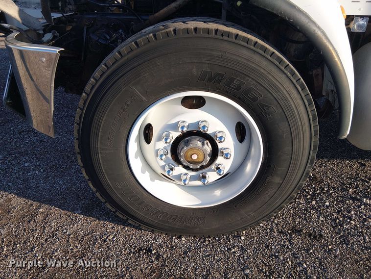 image for item EG1689 2007 Peterbilt 335 flatbed truck