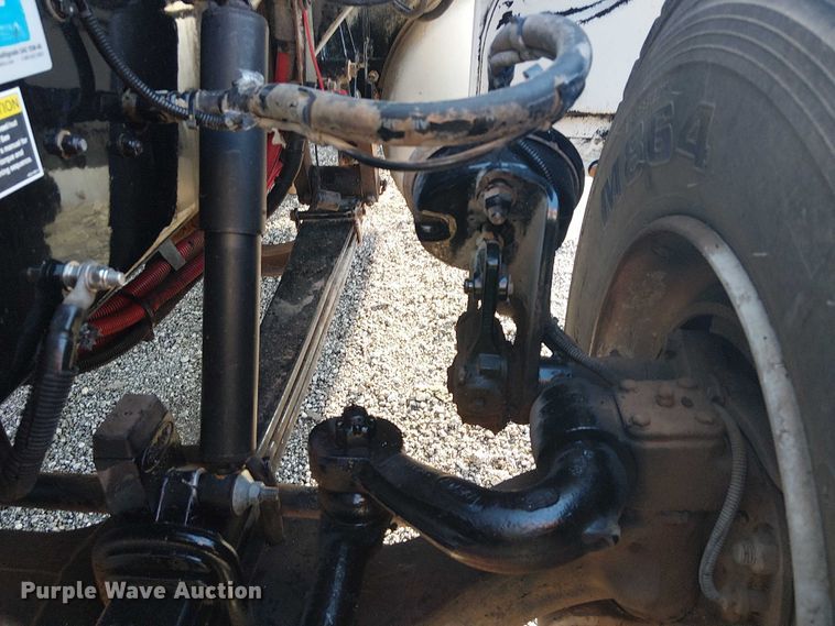 image for item EG1689 2007 Peterbilt 335 flatbed truck