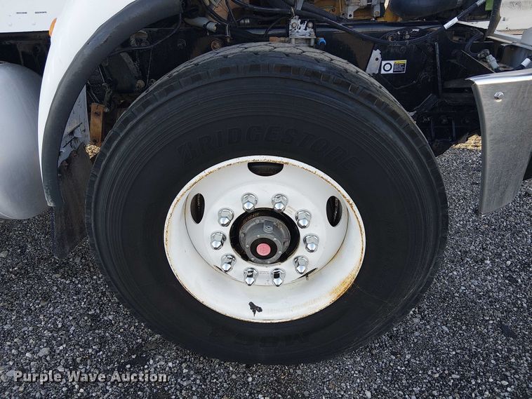 image for item EG1689 2007 Peterbilt 335 flatbed truck