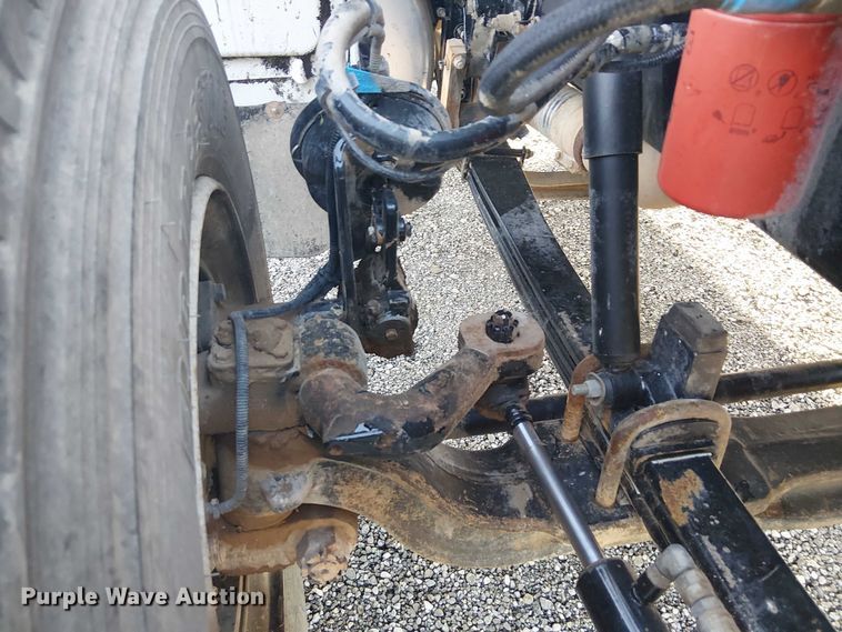 image for item EG1689 2007 Peterbilt 335 flatbed truck