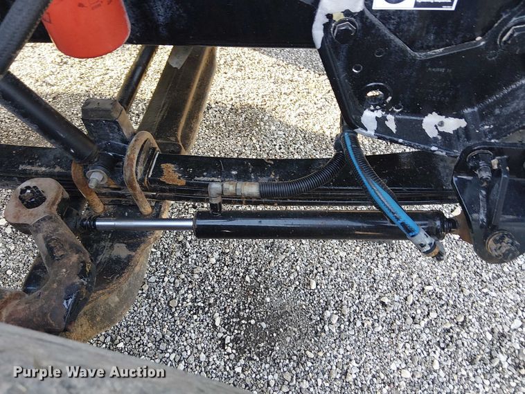 image for item EG1689 2007 Peterbilt 335 flatbed truck