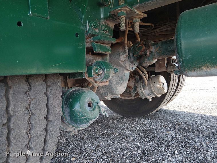 image for item EG1689 2007 Peterbilt 335 flatbed truck