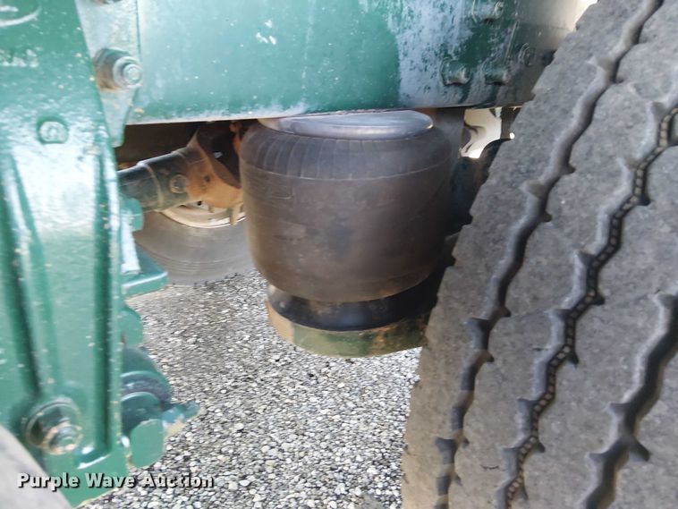 image for item EG1689 2007 Peterbilt 335 flatbed truck