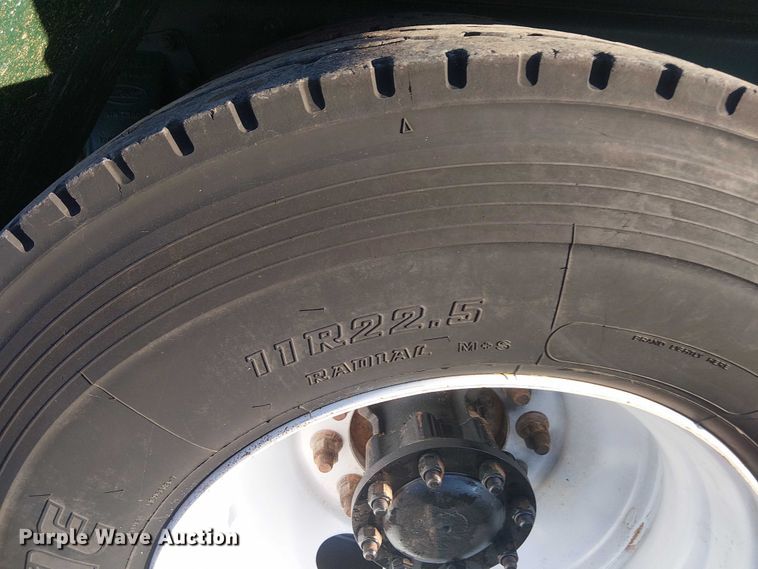 image for item EG1689 2007 Peterbilt 335 flatbed truck