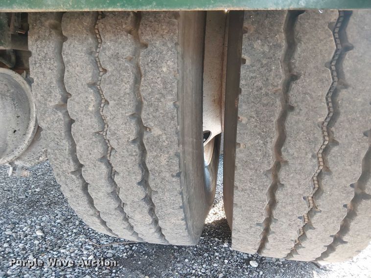 image for item EG1689 2007 Peterbilt 335 flatbed truck