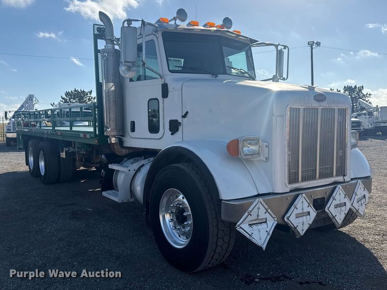 image for item EG1756 2007 Peterbilt 357 flatbed truck