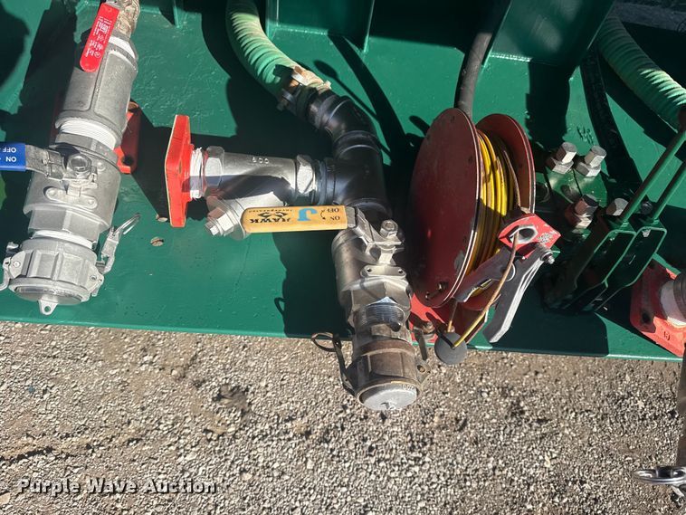 image for item EG1756 2007 Peterbilt 357 flatbed truck