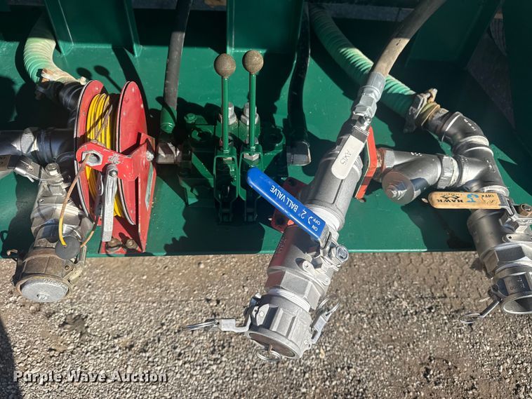 image for item EG1756 2007 Peterbilt 357 flatbed truck