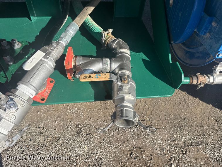 image for item EG1756 2007 Peterbilt 357 flatbed truck