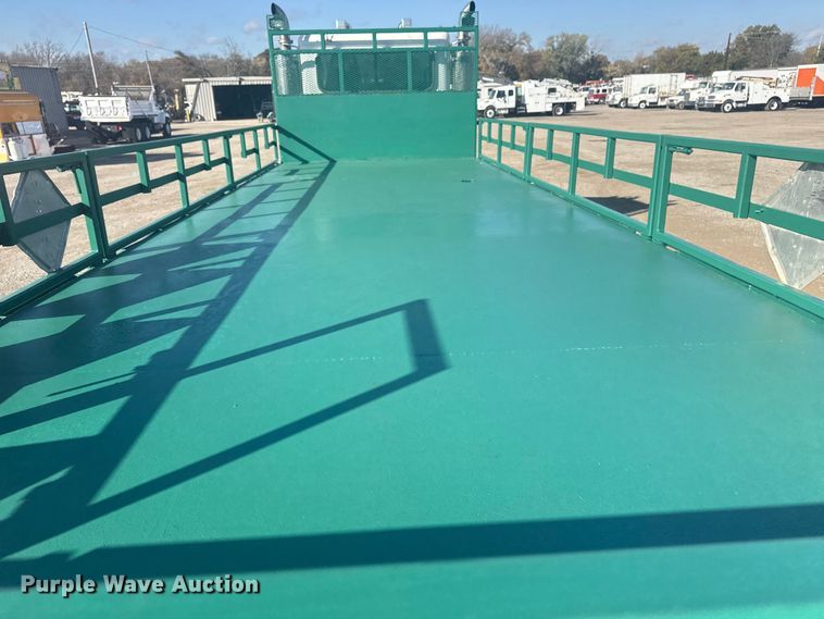 image for item EG1756 2007 Peterbilt 357 flatbed truck