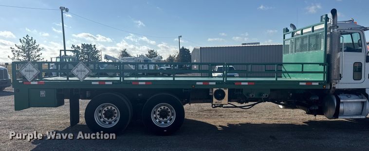 image for item EG1756 2007 Peterbilt 357 flatbed truck