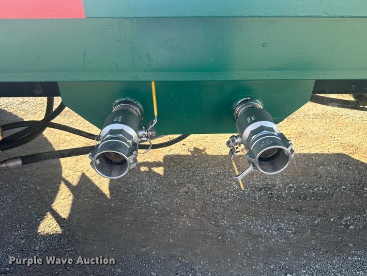 image for item EG1756 2007 Peterbilt 357 flatbed truck